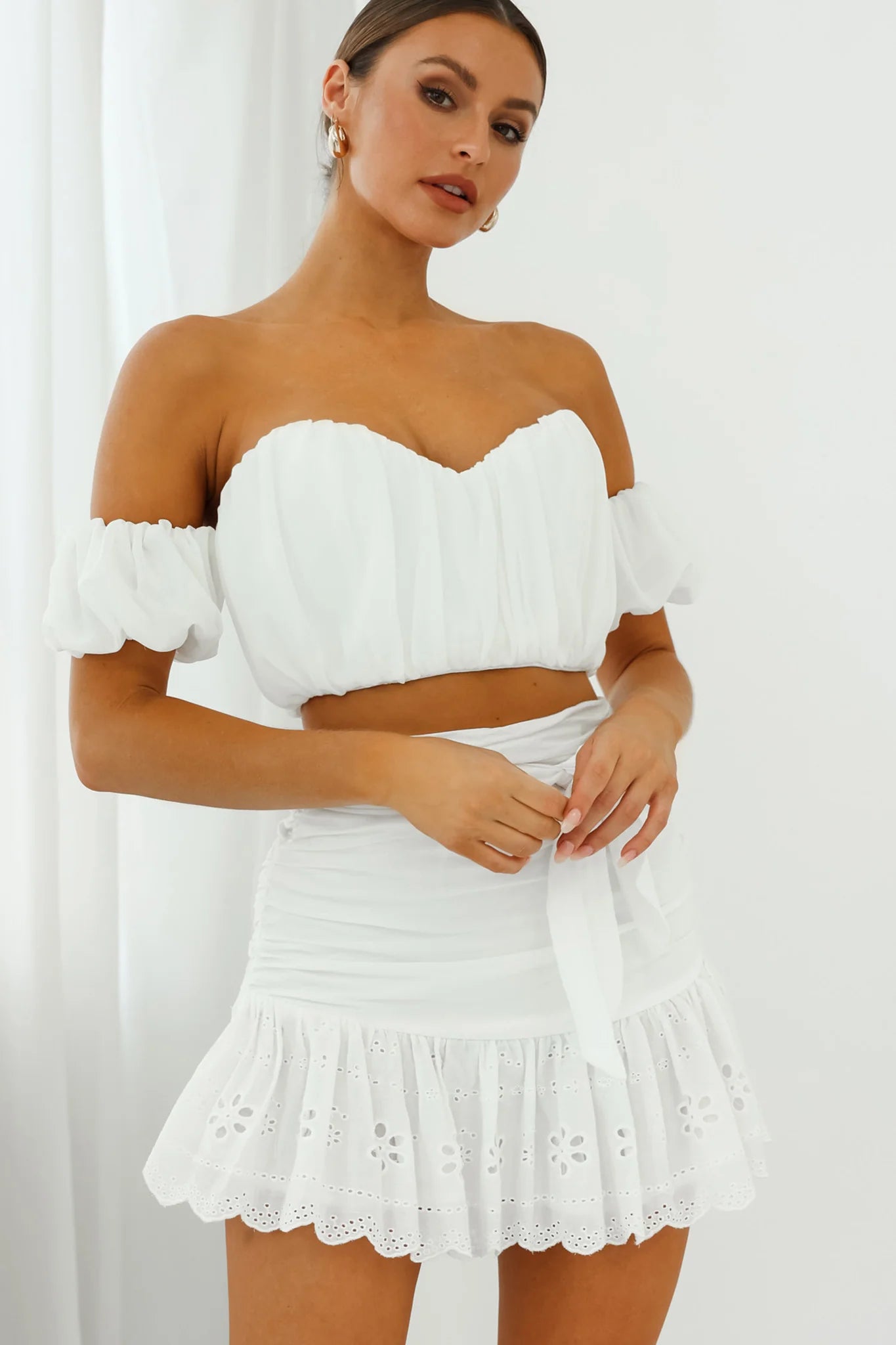Bisous Sweetheart Neckline Ruched Off-Shoulder Crop Top White
